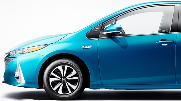 3-prius-phv-design-side